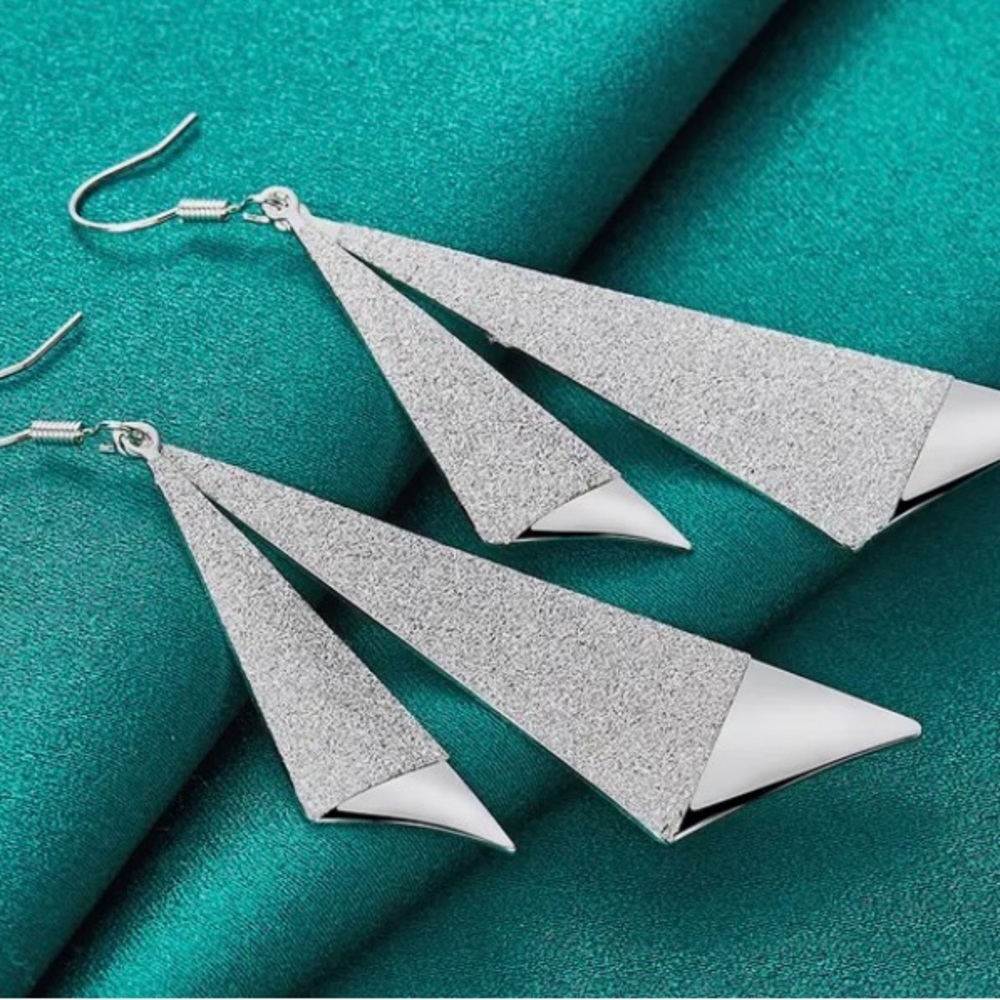 Elegant Frost: Geometric Drop Fashion Earrings in Frosted Silver